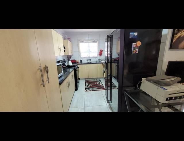 2 BEDROOM TOWNHOUSE FOR SALE IN ALBERTSDAL